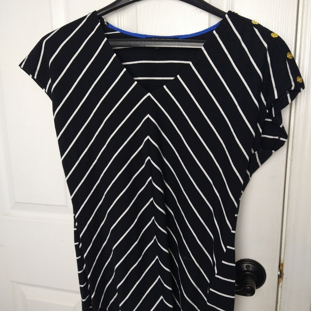 JONES New York signature black white striped button shoulder v neck .S